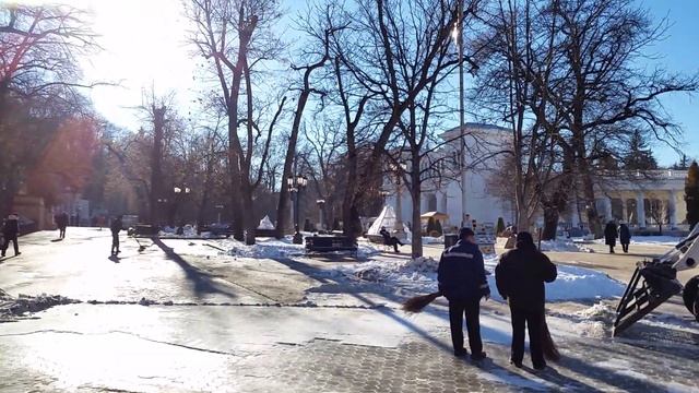Кисловодск.За Колоннадой, у Нарзанной галереи_Kislovodsk.Behind the Colonnade, at the Narzan Galler смотреть онлайн