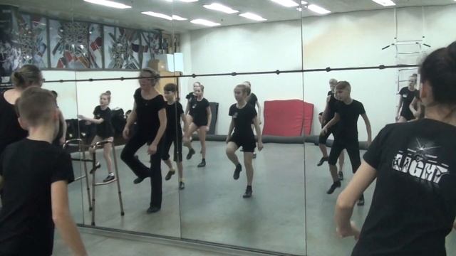 Tap Dance Combination - "Clap Clap!" - 5-й класс ШСХ РГ ДДМ смотреть онлайн