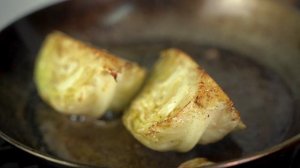 Стейк из капусты со сливочным соусом. Просто, быстро и вкусно!