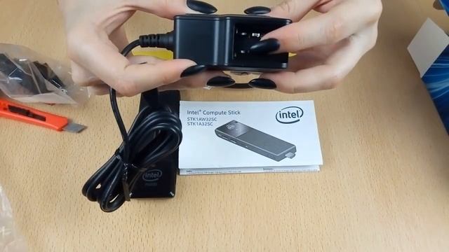 Intel Compute Stick BOXSTK1AW32SC смотреть онлайн