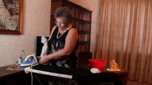 Как убрать блеск с брюк от утюга