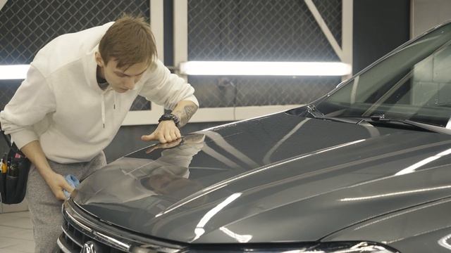 Как наклеить полиуретановую пленку Brontero на капот Volkswagen Polo VI смотреть онлайн