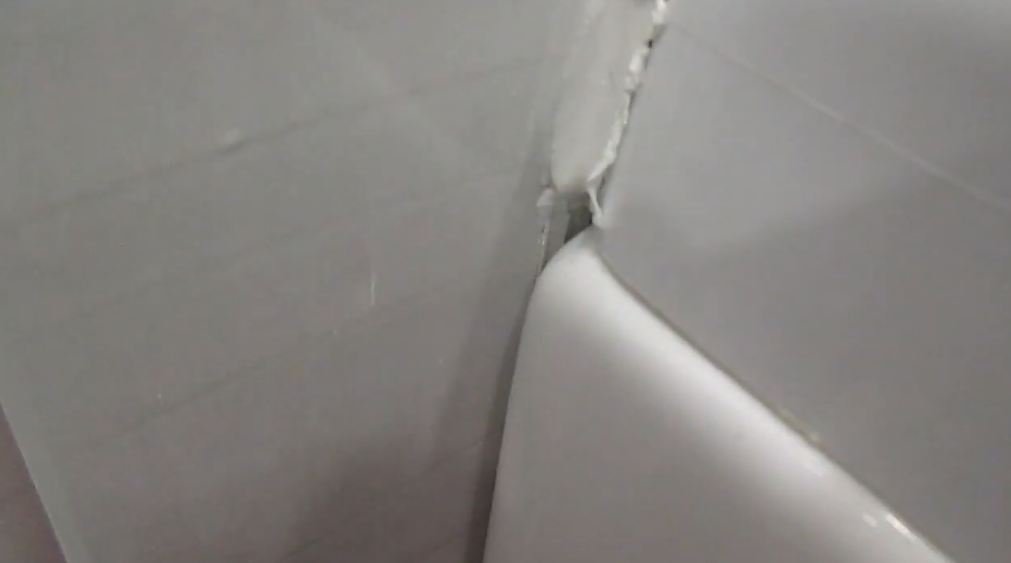 Герметик на ванне. Как его Не надо наносить смотреть онлайн