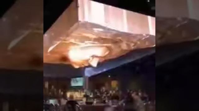 3D дисплей на потолке смотреть онлайн