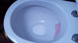 Как очистить унитаз от мочевого камня копеечным средством