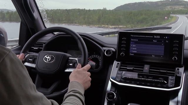 Toyota Land Cruiser 300: супермотор и проблемы с подвеской смотреть онлайн