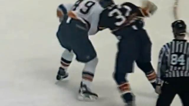 Hockeyfighters.cz Eric Godard vs Eric Cairns .wmv смотреть онлайн