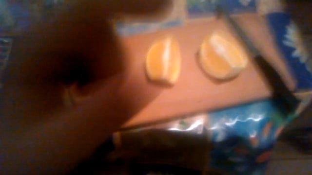 В этом ролике. Я покажу как правильно разрезать вдоль апельсин :-) смотреть онлайн