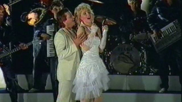 Lepa Brena i Miroslav Ilic - Jedan dan zivota смотреть онлайн