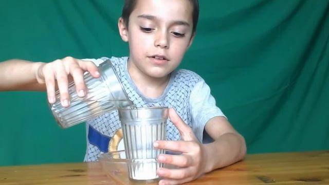 Вулкан в стакане Как сделать вулкан в стакане Занятие для мальчиков Эксперименты смотреть онлайн