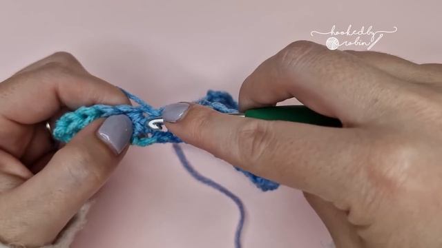 QUICK & EASY Crochet Scarf! ? ONE ROW REPEAT ? смотреть онлайн