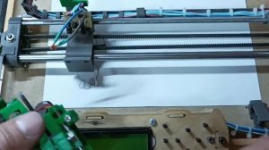 самодельный плоттер с чпу  рисует и режет используя сервопривод и Н-мост для управления