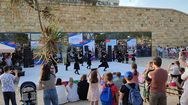 День России в Дербенте. Праздничный концерт в центральном парке им. Низами Гянджеви. Дагестан смотреть онлайн