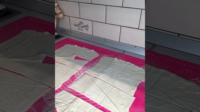 Пироги с черешней и кокосовым кремом