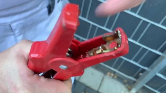 Audi Q7 S6 Batterie alt schwach kaputt startet springt schlecht an Anlasser quält sich Startproblem смотреть онлайн