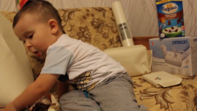 Дюнечке 2 годика!! День рождения в стиле Микки Маус! открывает подарки! смотреть онлайн