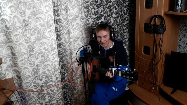 Парень в кепке и зуб золотой (Дворовая) на гитаре смотреть онлайн