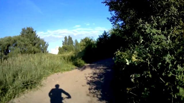 Аллея "Дорога жизни" в Строгино. Запись с велосипеда смотреть онлайн