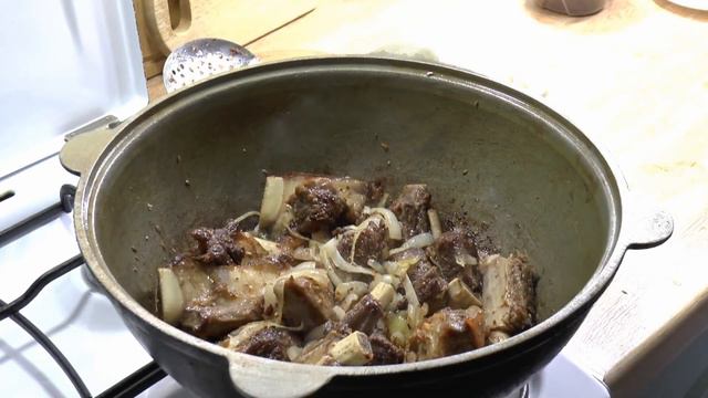 Мясо с говяжьих рёбрышек можно снимать губами | Уникальный рецепт! смотреть онлайн