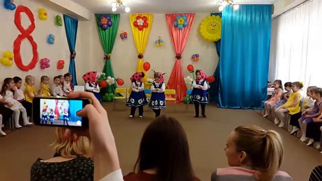 Празднование 8 марта в детском саду Харькова 2016 г. смотреть онлайн