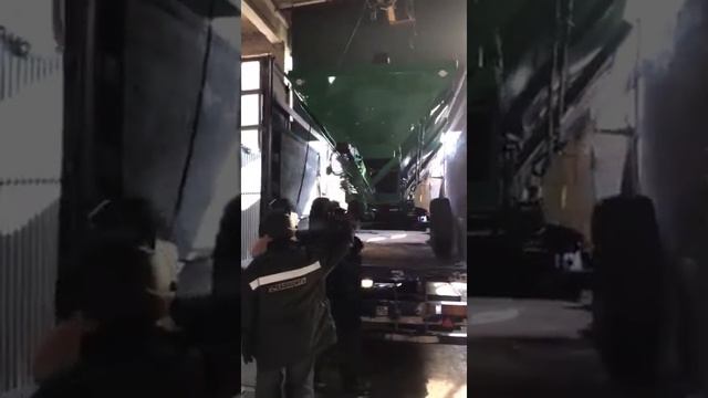 Погрузка разбрасывателя минеральных удобрении МВУ-5Г смотреть онлайн