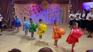 Танец Радуга в детском садике Нальмэс