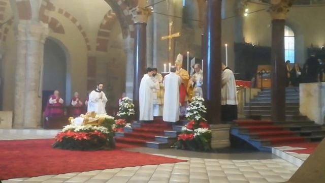 Epifania 2020 - Basilica di sant'Ambrogio, Milano - Monizione finale dell'Abate e Benedizione смотреть онлайн