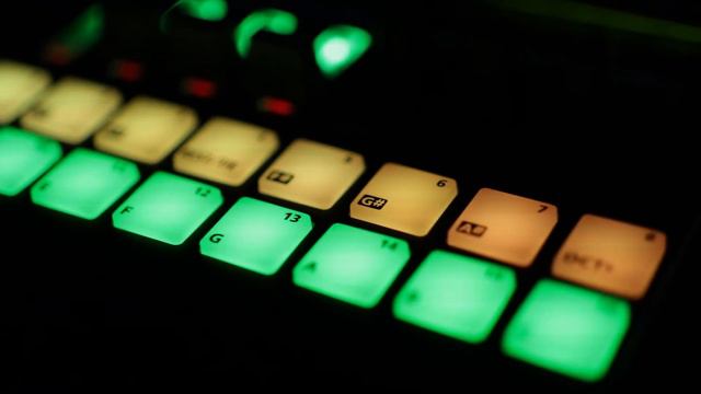 Roland MC 101 Deep House смотреть онлайн