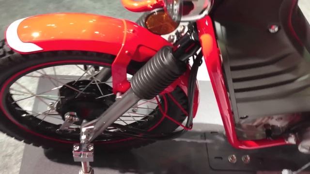 Honda CROSS CUB CC110 / Motor Cycle Show 2013 смотреть онлайн