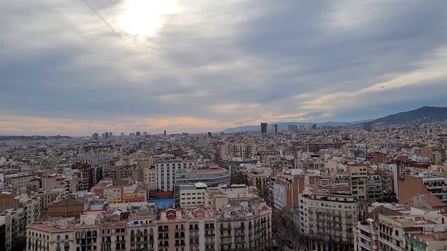 Барселона, панорама из башни Sagrada Familia. смотреть онлайн