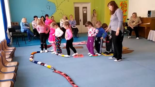 Фрагмент спортивно-валеологічної діяльності «Стежиною здоров’я» в середній групі№ 2 смотреть онлайн
