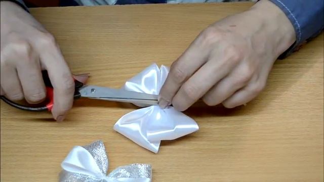 125. Белый праздничный бант. Видео МК. смотреть онлайн