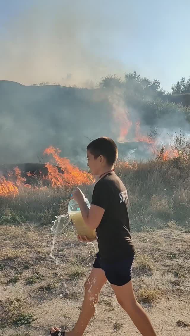 Пожар в Ейске. Горит трава. Ейск 2024. Канал Тутси - диеты и путешествия. смотреть онлайн