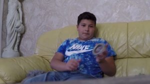 Порезал ногу... Дома никого нет, кое как остановил кровь.