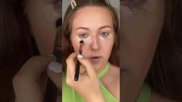 Highlighter x Concealer??IG:lizpoenig #makeup #fürdich #makeuphacks #concealer #highlighter #shorts смотреть онлайн