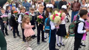 1 сентября. Линейка. Первоклассники. Первый класс. Вадим идёт в 1 класс. Школа 2065.