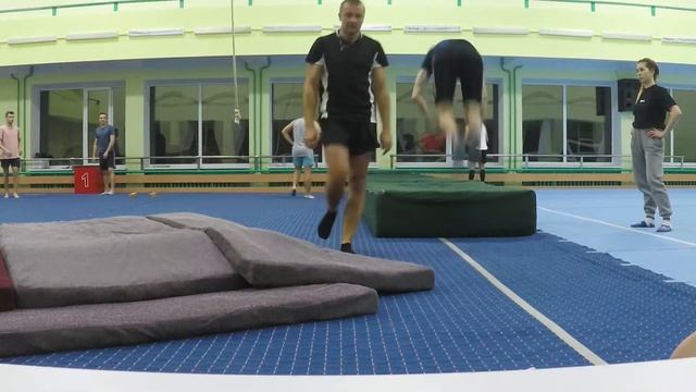 Акробатика 109я тренировка сальто назад фляк 20201203