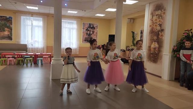 выступление солистов образцового ансамбля эстрадной песни Планета детства в детском мини клубе Фант смотреть онлайн