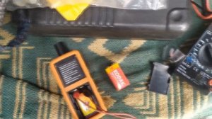 Вроде должен, но не работает!   EL 50448  светится лоу бат ( low bat )