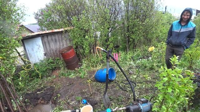 Мало воды, собирай монатки / Пришлось перебурить для успокоение клиента скважину абиссинскую смотреть онлайн