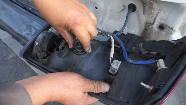Como cambiar foco a luces traseras en Toyota Tercel @elchanojose4633 смотреть онлайн