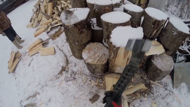 Топор колун Fiskars X27 ( Фискарс х27 ) сравнение с обычным колуном смотреть онлайн