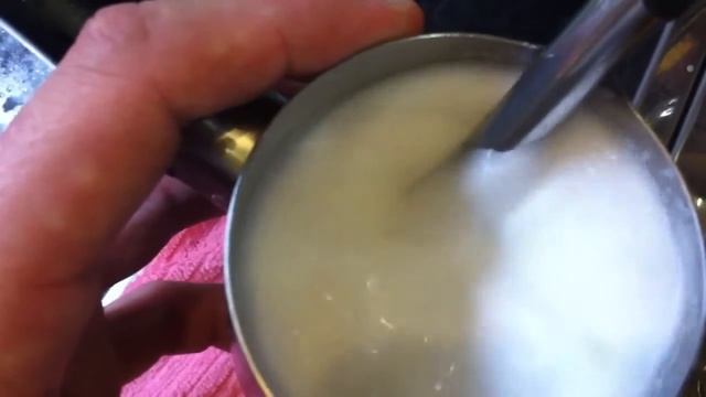 Имитация взбивания молока ( на примере воды с моющим средством) смотреть онлайн