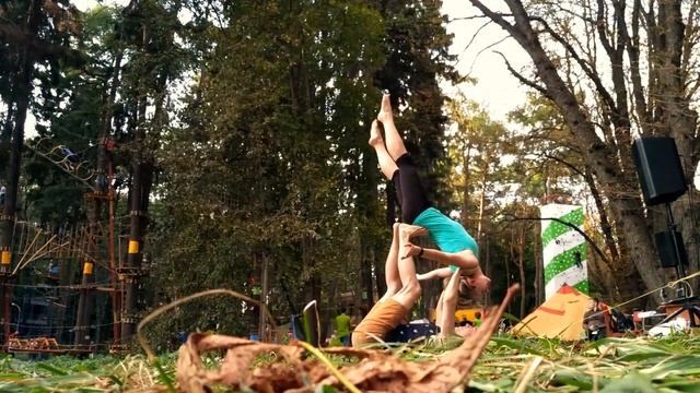 AcroYoga in nature (music by Lukr) смотреть онлайн