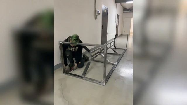 Большой овальный стол из массива и металла за 90 секунд смотреть онлайн