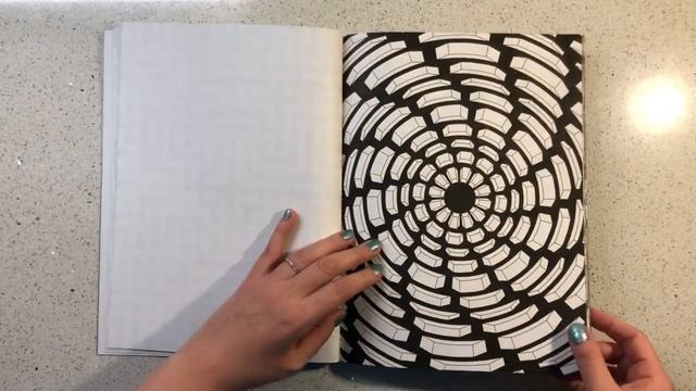 Обзор раскрасок Creative Haven Rose Windows grayscale Infinite Illusions Витражи Оптические иллюзии смотреть онлайн