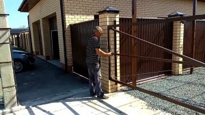 ООО «ДОБРОГРАД». Распашные одностворчатые ворота шириной 4,5 м. на опорных подшипниках.