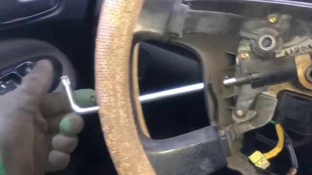 Замена подрулевого шлейфа на автомобиле Mitsubishi Lancer 9 2004 год смотреть онлайн