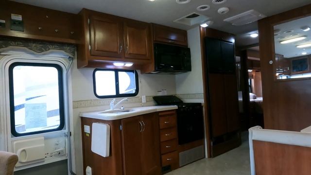 2006 Fleetwood Bounder 33R Class A Gas, 362 HP, 2 Slides, 43K Miles, Sleeps 6, $47,900 смотреть онлайн