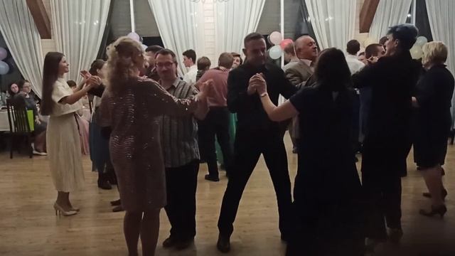 Массовые бальные танцы на свадьбе смотреть онлайн